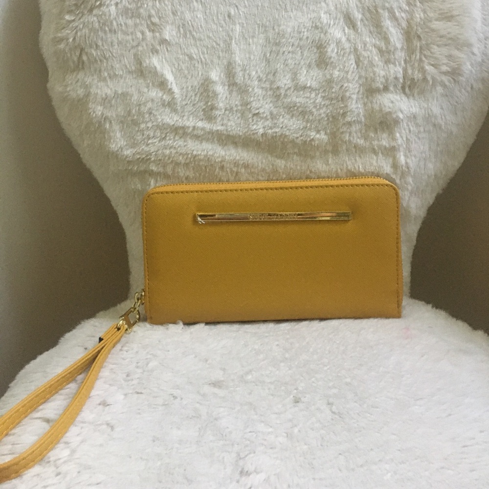 Steve Madden clutch